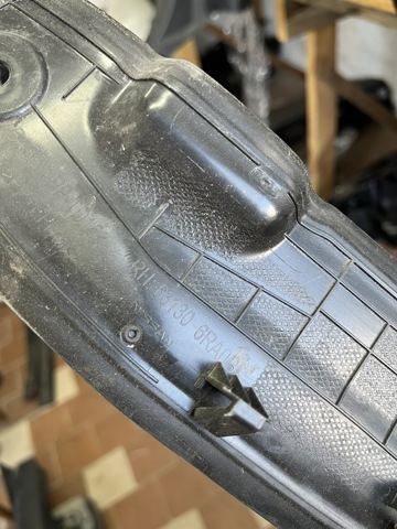 Уплотнитель арки крыла 631306RA0B NISSAN