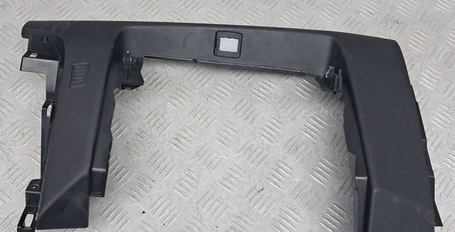 NISSAN 681046RR0A Накладка на торпедо в наличии Чернигов