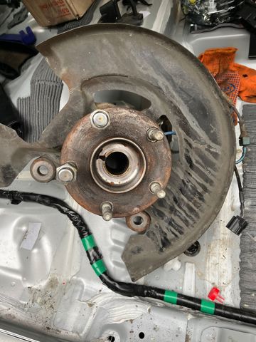Ступица задняя (шпиндель) DN4E2615X MAZDA