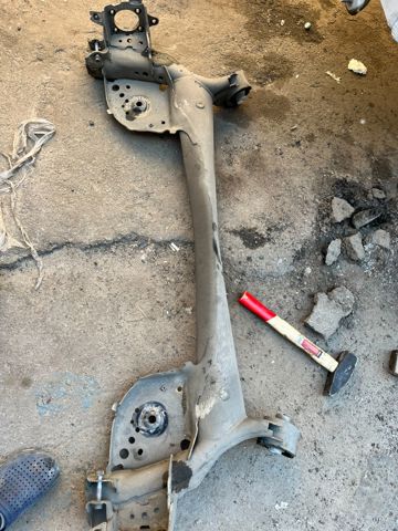 Крабобалка задней подвески DN4E28B0XD MAZDA