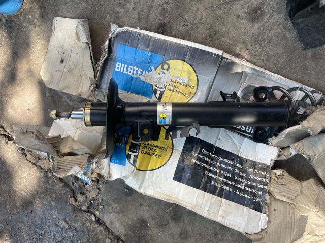 Стойка передняя левая VNE4415 BILSTEIN