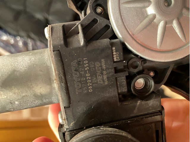 8571042140 TOYOTA Мотор стеклоподъемника двери передней правой купить в Ужгород