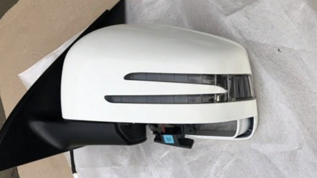 MERCEDES A1668100264 Накладка (крышка) зеркала заднего вида правая в наличии Черкассы
