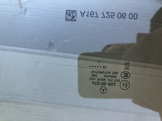 A1677250600 MERCEDES Стекло двери передней правой купить в Ирпень
