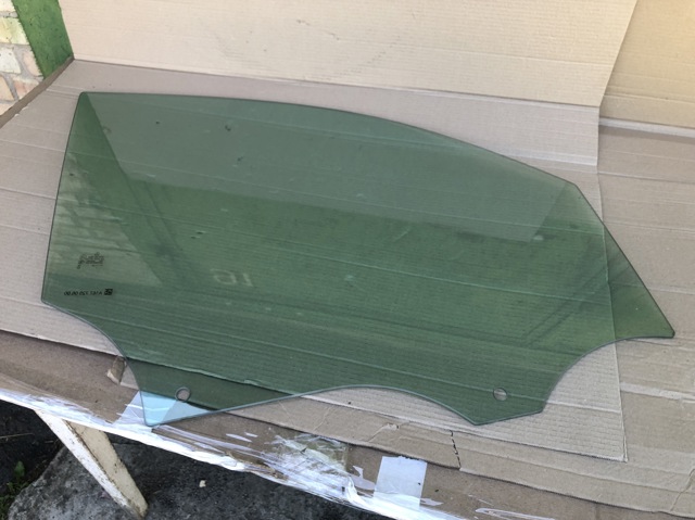 A1677250600 MERCEDES Стекло двери передней правой купить в Сумы