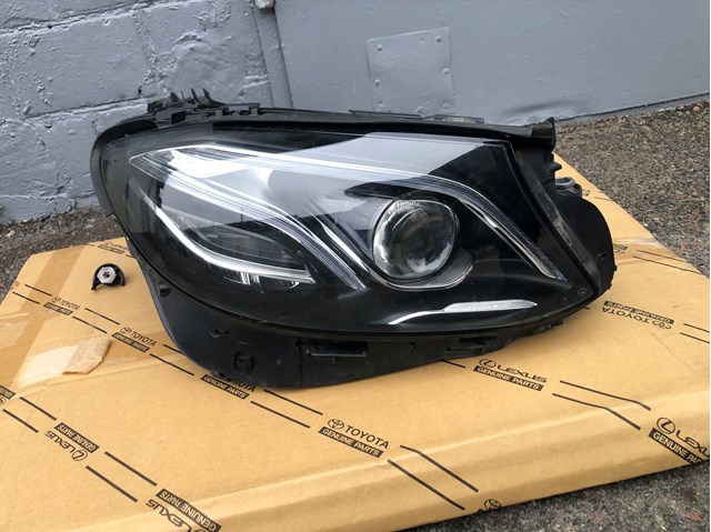 Фара основная правая 2139062806 MERCEDES