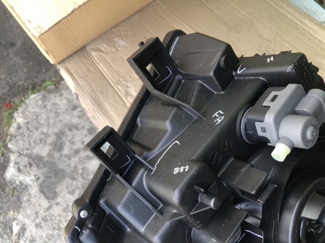 NISSAN 26060EB40A Фара левая в наличии Черновцы