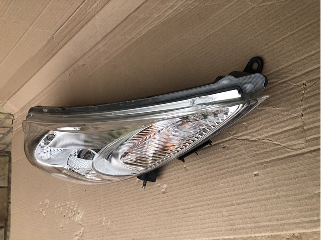 Указатель поворота, правый 261201KL0C NISSAN