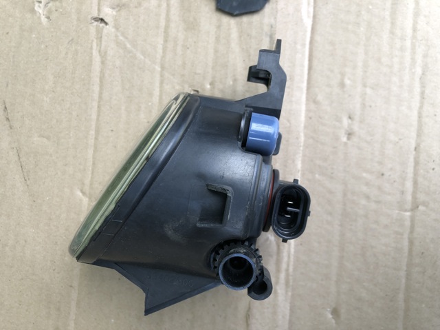 NISSAN 261558994A Фара противотуманная левая в наличии Ровно