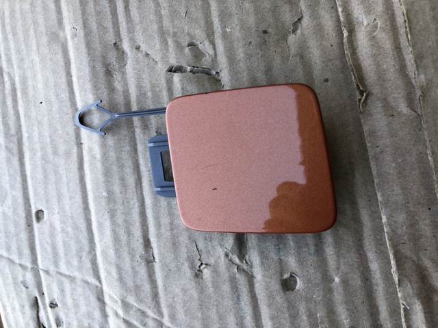 Заглушка бампера буксировочного крюка, передняя правая 2G0807241GRU VAG