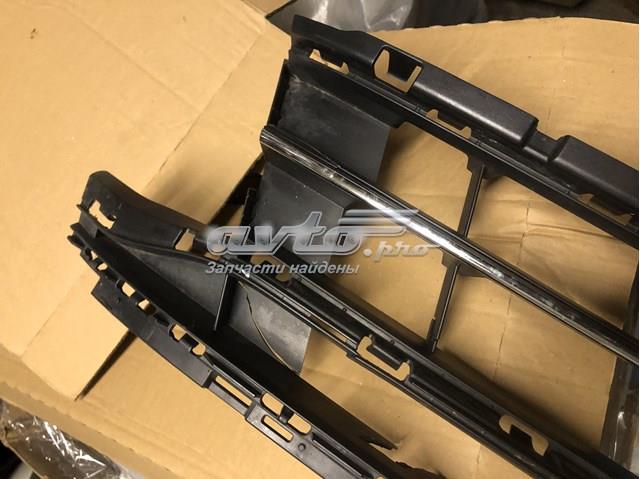 3G08536719B9 VAG Решетка бампера переднего центральная купить в Киев