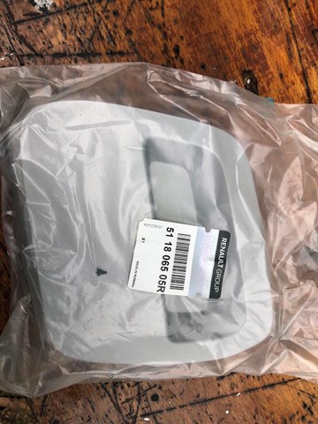 Заглушка бампера буксировочного крюка 511806505R RENAULT
