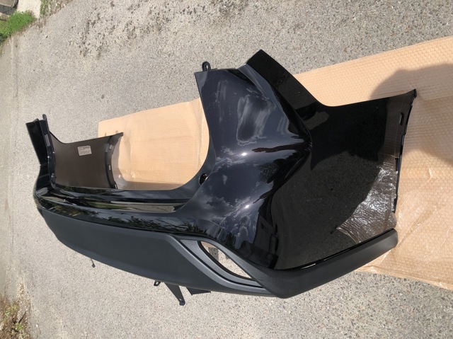 Задний бампер 521590E922 TOYOTA