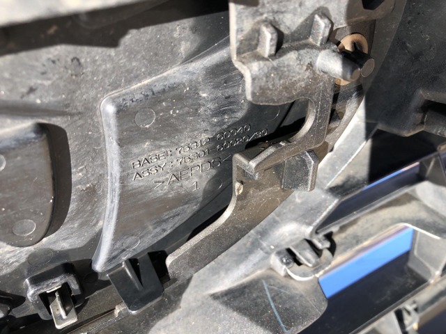 TOYOTA 5310160937 Решетка радиатора в наличии Ирпень