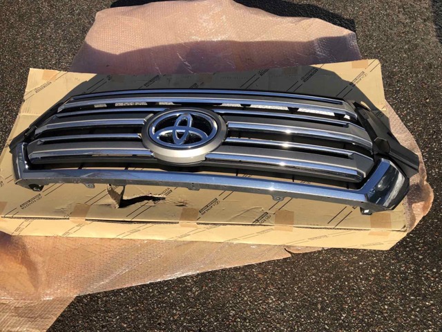 TOYOTA 5310160937 Решетка радиатора в наличии Ужгород
