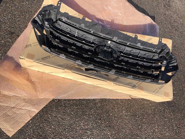 5310160937 TOYOTA Решетка радиатора купить в Украина