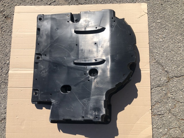 Детали пола (основание кузова или пол) 584150D010 TOYOTA