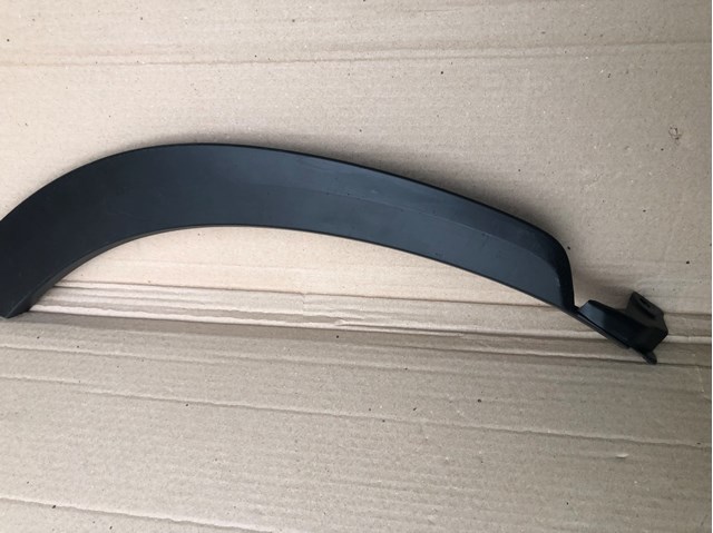 Накладка задней правой двери, нижняя 7506178040 TOYOTA