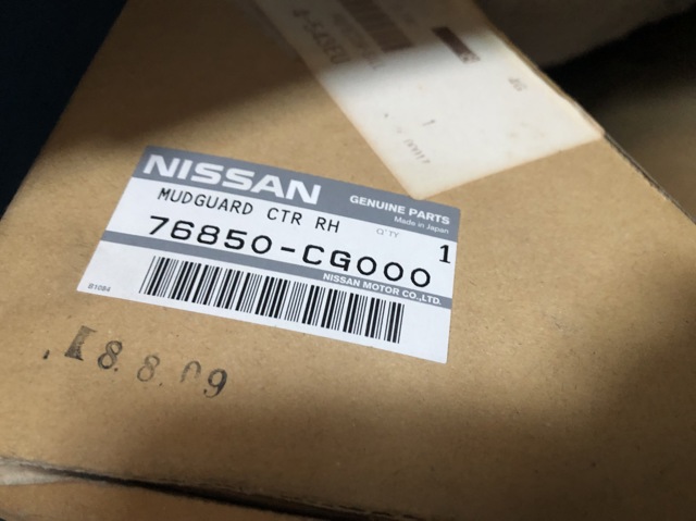 Накладка (молдинг) порога наружная правая 76850CG000 NISSAN