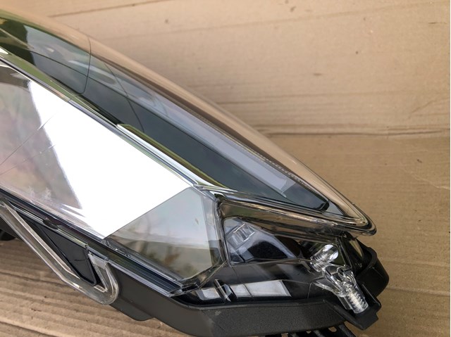 8111016840 TOYOTA Правая фара купить в Черновцы
