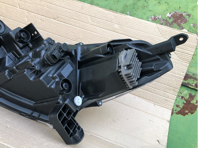 8111016840 TOYOTA Фара правая купить в Ровно