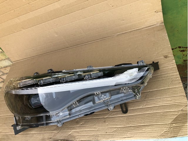 8111016840 TOYOTA Правая фара купить в Сумы