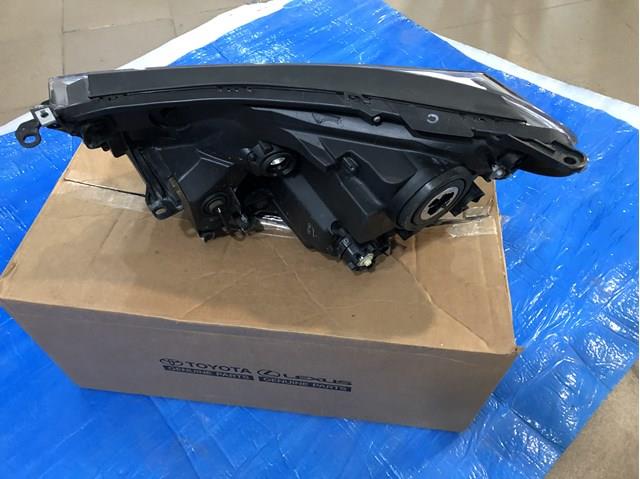 8113042650 TOYOTA Фара правая купить в Ровно