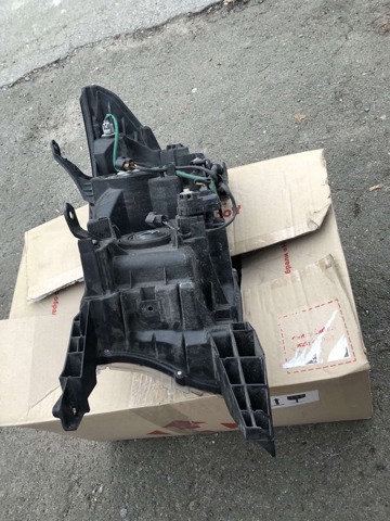 TOYOTA 8113060N00 Правая фара в наличии Харьков