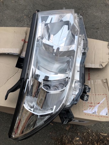 Вставка фары правой 8113060N00 TOYOTA