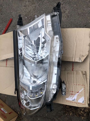 8113060N00 TOYOTA Правая фара купить в Винница