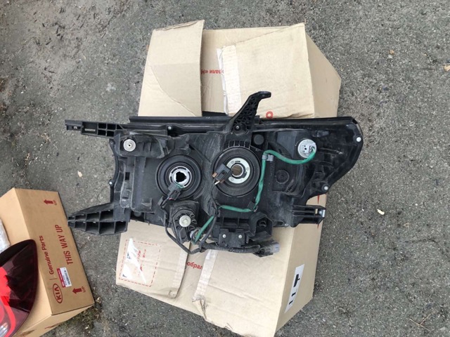 8113060N00 TOYOTA Фара правая купить в Николаев