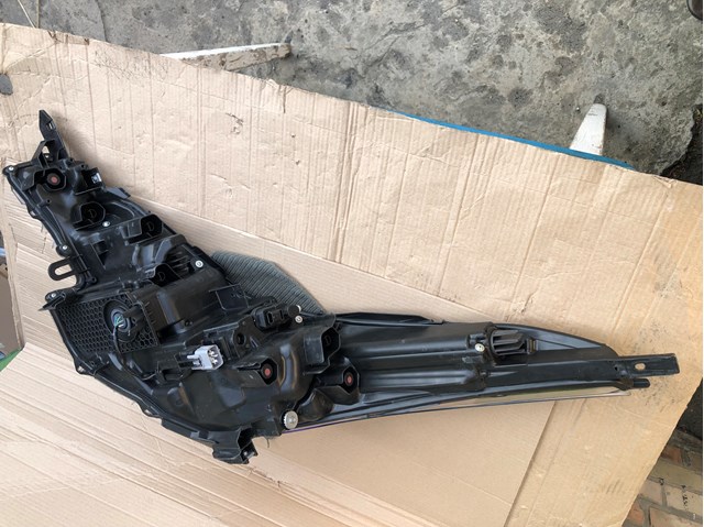 81130F4250 TOYOTA Правая фара купить в Тернополь