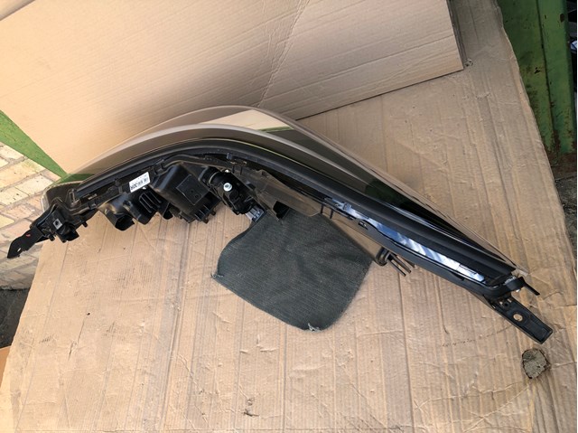 TOYOTA 81130F4250 Фара правая в наличии Павлоград