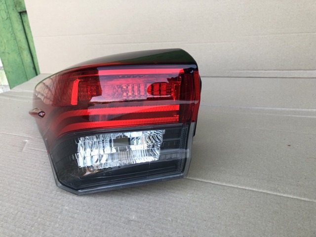 Фонарь задний левый 815600E240 TOYOTA
