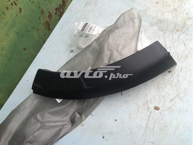 Клык заднего бампера правый 8200577918 RENAULT