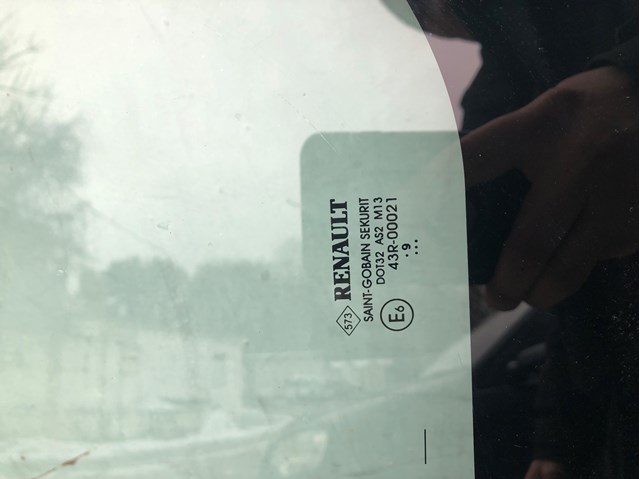 RENAULT 833078344R Стекло кузова (багажного отсека) левое в наличии Киев