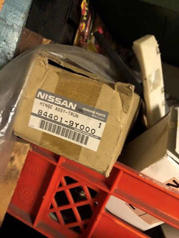 Завеса крышки багажника 844019Y000 NISSAN