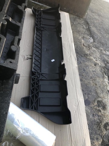 Кронштейн бампера заднего, центральный 85222EB310 NISSAN