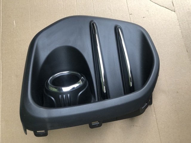 HYUNDAI 86522F1000 Заглушка (решетка) противотуманных фар бампера переднего правая в наличии Полтава