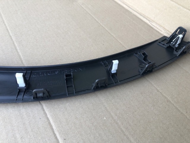 HYUNDAI 87712R2010 Молдинг крыла переднего правого в наличии Черновцы