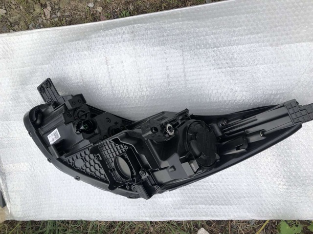 92102F1000 HYUNDAI Фара правая купить в Киев
