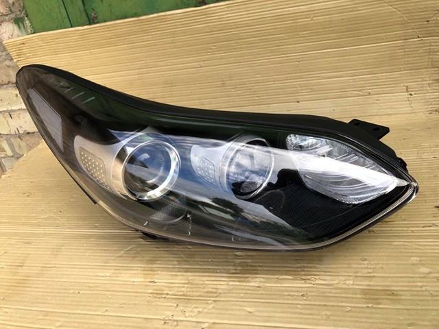 92102F1011 HYUNDAI Правая фара купить в Ужгород