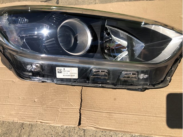 HYUNDAI 92102J7000 Правая фара в наличии Черкассы