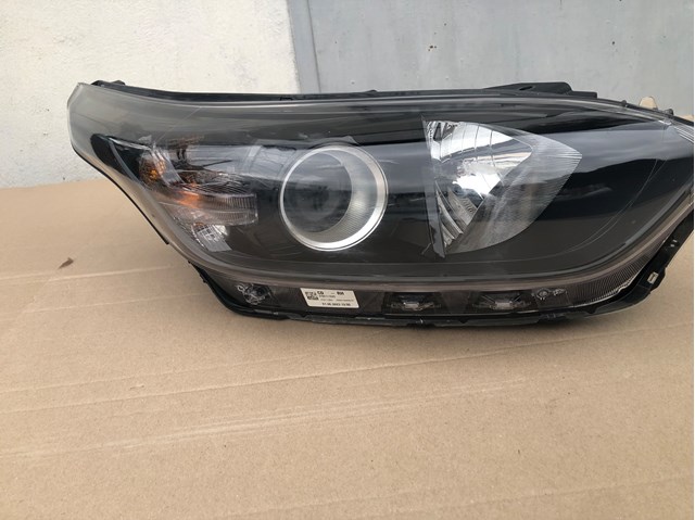 Фара комбинированная, передняя 92102J7001 HYUNDAI