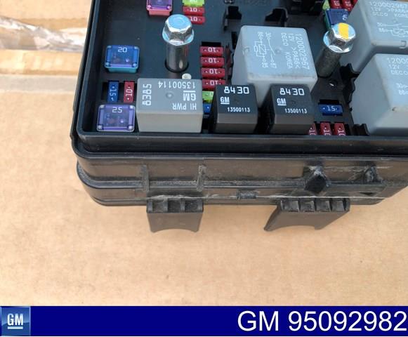 95092982 GM Блок предохранителей купить в Кривой Рог