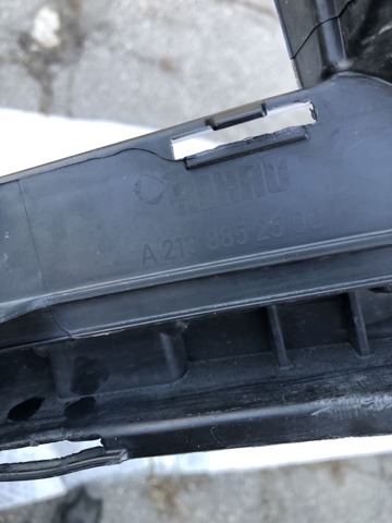 MERCEDES A2138852500 Кронштейн бампера переднего центральный в наличии Черновцы