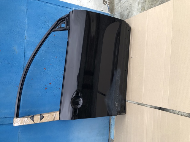 Пассажирская передняя дверь H0100HV0MB NISSAN