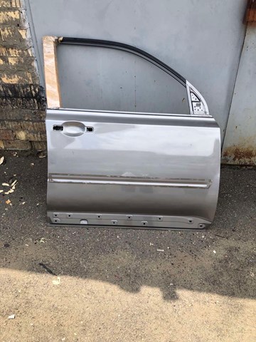 Пассажирская передняя дверь H0100JG0MM NISSAN