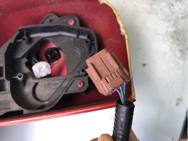 K6301EE80A NISSAN Зеркальный элемент зеркала заднего вида правого купить в Ужгород