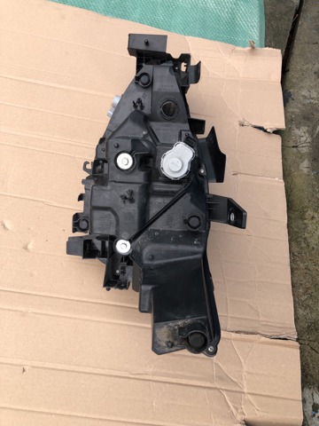 MAZDA KB8N51031H Правая фара в наличии Днепр